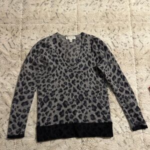 White + Warren Leopard V-Neck Sweater - 100% cashmere